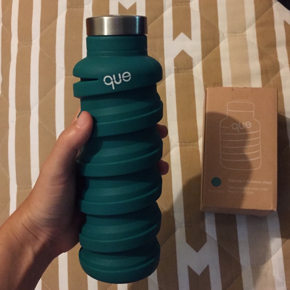 Que Teal Silicone Water Bottle